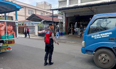 Patroli-Dialogis-dan-Pengaturan-Lalu-Lintas-oleh-Anggota-Samapta-Polres-Manggarai