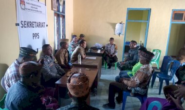 Bhabinkamtibmas-Desa-Nao-Bersama-Danramil-1612-dan-Babinsa-Melaksanakan-Mediasi-Penyelesaian-Kasus-Penganiayaan-di-Desa-Ruang-Selesai-dengan-Kesepakatan-Adat-Manggarai