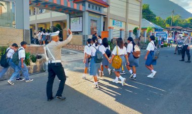 Sat.-Lantas-Polres-Manggarai-Laksanakan-Pengamanan-dan-Pengaturan-Lalu-Lintas-Rutin-di-Ruteng