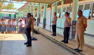 Bhabinkamtibmas-Kec.-Ruteng-Laksanakan-Sosialisasi-Penerimaan-Anggota-Polri-2025-di-SMAN-2-Purang