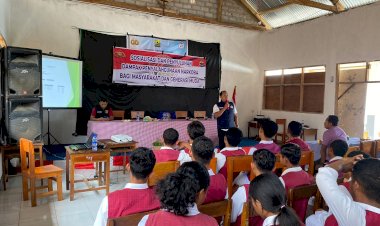 Polres-Manggarai-Gelar-Sosialisasi-Pencegahan-Penyalahgunaan-Narkotika-di-SMA-Negeri-2-Satar-Mese-Langke-Majo