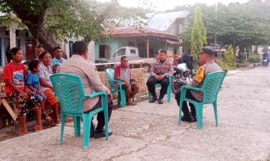Kapolsek-Reo-Pimpin--Jumat-Curhat--Bersama-Warga-Desa-Lemarang,-Kecamatan-Reok-Barat.