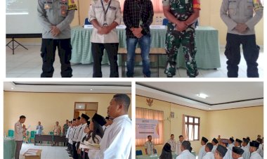 Bhabinkamtibmas-Laksanakan-Pengamanan-Pelantikan-Pengawas-TPS-di-Kecamatan-Satar-Mese-Utara-Kegiatan-Berlangsung-Aman-dan-Lancar