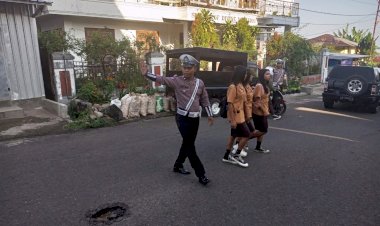 Jaga-Ketertiban-Lalu-Lintas-di-Ruteng,-Satlantas-Polres-Manggarai-Gelar-Pamturlalin-Pagi