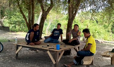 Bhabinkamtibmas-Kec.-Reok-Aipda-Syamsul-Rizal-Lakukan-Patroli-dan-Sambang-di-Desa-Robek