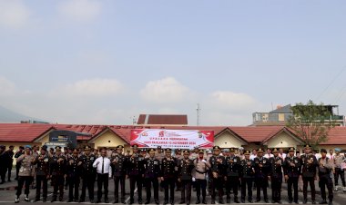 Polres-Manggarai-Gelar-Upacara-Peringatan-Hari-Pahlawan-10-November-2024-di-Polres-Manggarai-Kegiatan-Berlangsung-Khidmat