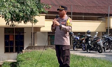 Kasat-Binmas-Polres-Manggarai-Pimpin-Pelatihan-PBB-Mahasiswa-UNIKA-Santu-Paulus-Ruteng