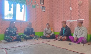 Bhabinkamtibmas-Kec.Satarmese-Utara-Melaksanakan-Kegiatan-Pengamanan-Penyelesaian-Masalah-Secara-Adat-Manggarai-Di-Kampung-Nteer-Desa-Mata-Wae
