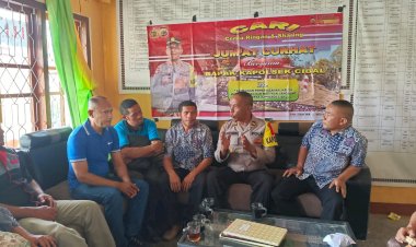 Polsek-Cibal-Gelar-Jumat-Curhat-di-SMAN-1-Cibal:-Tingkatkan-Silaturahmi-dan-Kerjasama-dengan-Kepala-Sekolah-dan-Guru