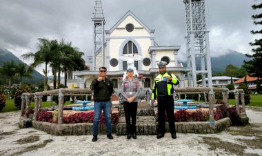 Personel-Polres-Manggarai-Laksanakan-Pengamanan-Ibadah-Minggu-di-Kota-Ruteng