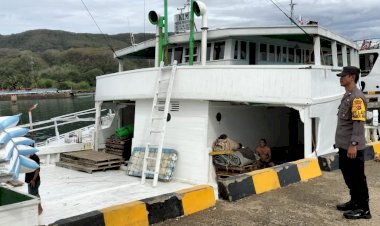 KP3-Laut-Pelabuhan-Reo-Amankan-Aktivitas-Bongkar-Muat-di-Pelabuhan-Laut-Kelas-II-Reo
