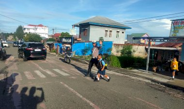 Sat-Lantas-Polres-Manggarai-Laksanakan-Giat-Rutin,-Pastikan-Kamseltibcarlantas-di-Kota-Ruteng