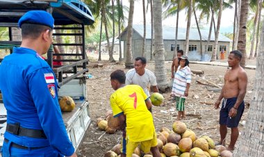 Patroli-dan-Sambang-Sat-Polairud-Polres-Manggarai:-Himbauan-Kamtibmas-dan-jaga-Kebersihan-Pesisir
