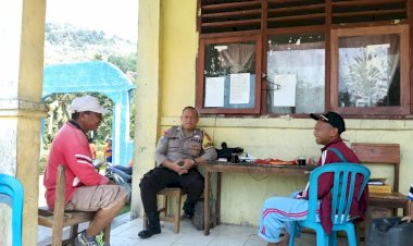 Bhabinkamtibmas-Desa-Riung-Kec.-Cibal-Laksanakan-Patroli-dan-Sambang-di-SMP-Negeri-4-Beanio