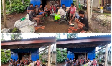 Bhabinkamtibmas-Kecamatan-Reok-Barat-Gelar-Patroli-dan-Sambangi-Anak-Muda-di-Kampung-Sambi