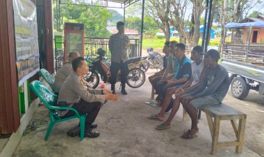 Polsek-Reo-Laksanakan-Program-Jumat-Curhat-di-Kampung-Lawara-Memberikan-Sejumlah-Himbauan-Pada-Warga-Sekitar