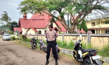 Personil-Polsek-Cibal-Amankan-Perayaan-Misa-di-Gereja-Paroki-Kristus-Raja-Pagal