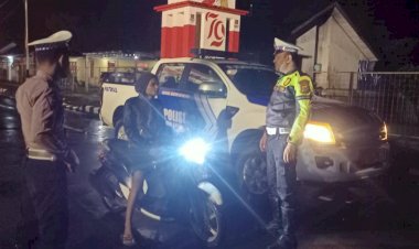 Jelang-Nataru,--Sat-Lantas-Polres-Manggarai-Gencar-laksanakan-Patroli-Malam-Antisipasi-Balap-Liar-dan-Kecelakaan-Lalu-Lintas