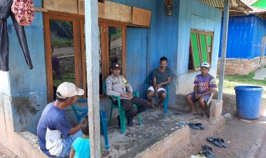 Bhabinkamtibmas-Kec.-Rahong-Utara-Melaksanakan-Patroli-dan-Sambang-Mengenai-Pencegahan-TPPO,HPR,-,Himbauan-Bencana-Alam-di-Desa-Golo-Langkok