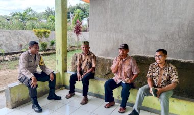 Kapospol-Reok-Barat-Aiptu-Sidik-Gelar-Patroli-Dialogis-untuk-Pantau-Situasi-Kamtibmas-di-Wilayah-Reok-Barat