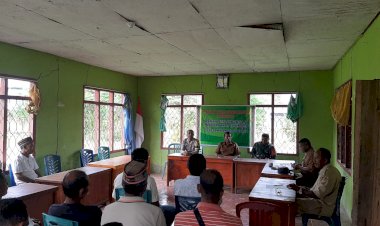 Bhabinkamtibmas-Kecamatan-Reok-Barat-Hadiri-Realisasi-Pembagian-Siltap,-Tunjangan,-dan-Honor-TA-2024-di-Desa-Lemarang