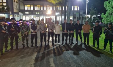 Patroli-Gabungan-Polres-Manggarai-dan-Brimob-Kompi-2-Yon-B-Pelopor-Amankan-Perayaan-Malam-Natal
