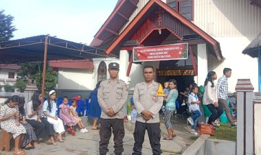 Personil-Polsek-Cibal-Amankan-Perayaan-Misa-Natal-di-Gereja-Kristus-Raja-Pagal