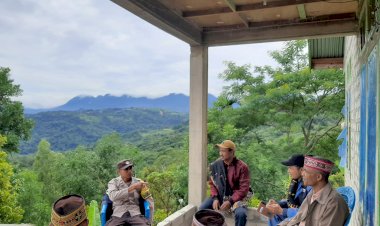 Bhabinkamtibmas-Aipda-Ridwan-N.-Luhalu-Berikan-Himbauan-Kamtibmas-di-Desa-Golo-Langkok,-Kecamatan-Rahong-Utara