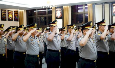 Kapolri-Pimpin-Upacara-Kenaikan-Pangkat-untuk-10.548-Perwira-Polri
