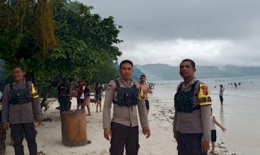 Pengamanan-Tempat-Wisata-Pantai-Katebe-oleh-Bhabinkamtibmas-di-Kecamatan-Reok