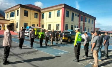 Kanit-SPKT-pimpin-Serah-Terima-Tugas-Piket-SPKT-dan-Piket-Fungsi-Polres-Manggarai