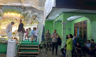 Bhabinkamtibmas-dan-Babinsa-Amankan-Kegiatan-Syukuran-Pernikahan-di-Desa-Riung,-Manggarai