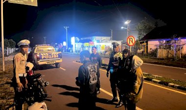 Sat-Lantas-Polres-Manggarai-Gencar-Lakukan-Patroli-Malam-untuk-Antisipasi-Balap-Liar-dan-Laka-Lantas