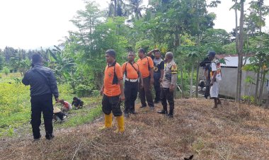 Bhabinkamtibmas-dan-Anggota-Polsek-Reo-Tinjau-Lokasi-Penanaman-Jagung-untuk-Mendukung-Program-Ketahanan-Pangan-Nasional-2025