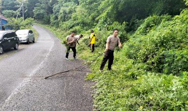 Polsek-Reo-Laksanakan-Kerja-Bakti-Persiapan-Penanaman-Jagung-Serentak