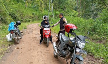 Bhabinkamtibmas-Kecamatan-Lelak-Gelar-Patroli-Dialogis,-Sampaikan-Himbauan-Kamtibmas