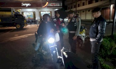 Samapta-Polres-Manggarai-Gelar-Patroli-Perintis-Presisi-dan-Himbauan-Kamtibmas-Malam-di-Kota-Ruteng