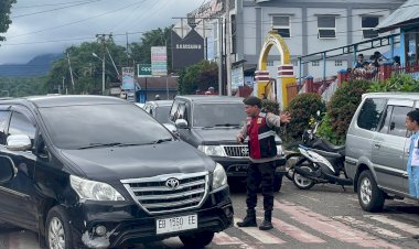 Anggota-Samapta-Polres-Manggarai-Gelar-Patroli-Dalam-Kota-dan-Pengaturan-Lalu-Lintas