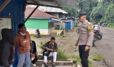 Cegah-Kenakalan-Remaja,-BRIPKA-Damasus-S.-Sunding-Lakukan-Patroli-Dialogis-di-Langke-Rembong