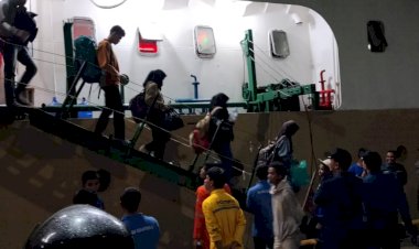 KP3-Laut-Pelabuhan-Reo-Laksanakan-Pengamanan-Kapal-Penumpang-di-Pelabuhan-Reo