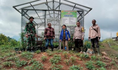 Bhabinkamtibmas-Kecamatan-Lelak-Dukung-Program-Ketahanan-Pangan-Melalui-Pendampingan-Petani