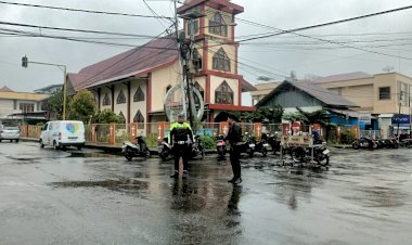 Polres-Manggarai-Laksanakan-Pengamanan-Ibadah-Minggu-di-Gereja-Gereja-Kota-Ruteng