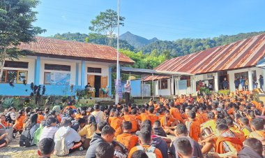 Unit-Kamsel-Sat-Lantas-Polres-Manggarai-Gelar-Police-Goes-To-School-dalam-Rangka-Operasi-Keselamatan-2025