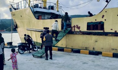 KP3-Laut-Pelabuhan-Reo-Laksanakan-Pengamanan-Kapal-Penumpang-di-Pelabuhan-Laut-Reo