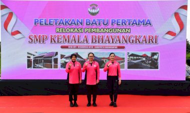 Ketum-Yayasan-Kemala-Bhayangkari-Letakkan-Batu-Pertama-Pembangunan-SMP-Kemala-Bhayangkari-di-Karanganyar