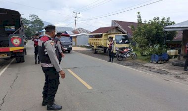Samapta-Polres-Manggarai-Gelar-Patroli-Dialogis-dan-Pengaturan-Lalu-Lintas