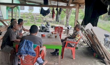 Himbauan-Kamtibmas-dalam-Patroli-dan-Sambang-Bhabinkamtibmas-di-Perbatasan-Desa-Robek-dan-Desa-Paralando