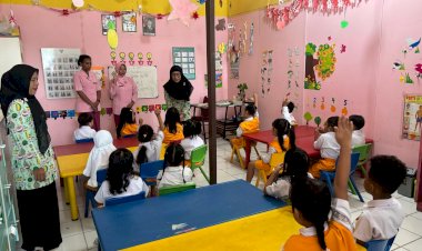 SPPG-Polri-di-Pejaten-Bagikan-3.417-Porsi-MBG-ke-Anak-anak-di-Jaksel