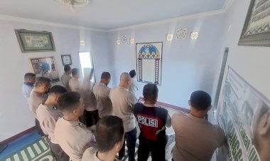 Polres-Manggarai-Gelar-Sholat-Ghoib-dan-Doa-Bersama-untuk-Personel-Polres-Way-Kanan-yang-Gugur-dalam-Tugas