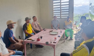 Polsek-Cibal-Gelar-Jumat-Curhat-Bersama-Warga-Kampung-Weli